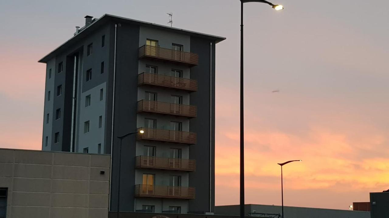Condominio La Torre 2 Galliate エクステリア 写真